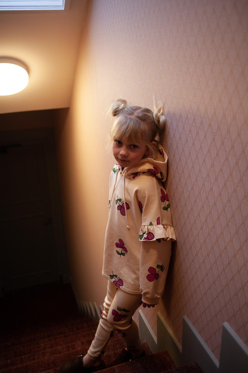 Daily Brat Daily flower hooded sweater sand